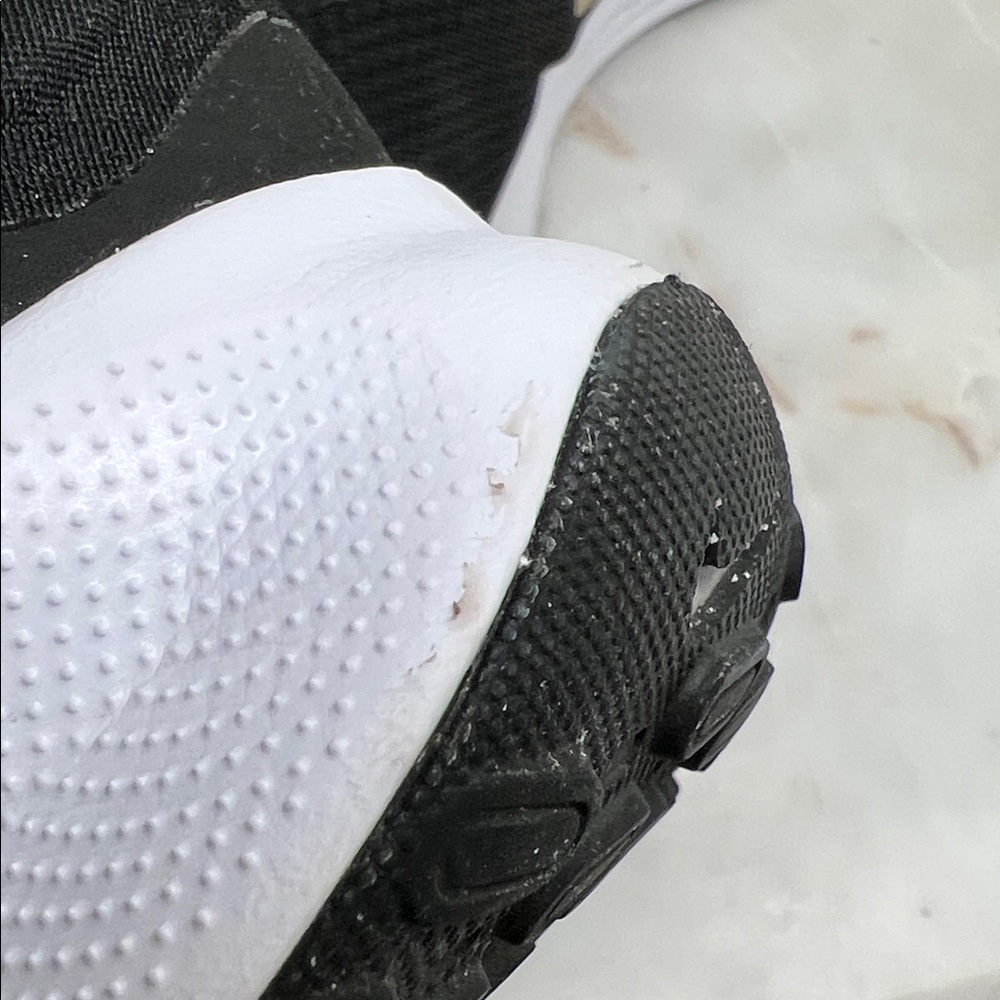 Nike Black & Gold Athletic Running Trainers - Picture 8 of 8